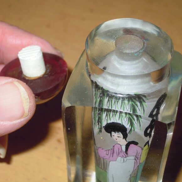 Vintage Chinese Japanese Reverse Hand Painted Snuff Perfume Glass Bottle w Lid - Picture 4 of 5